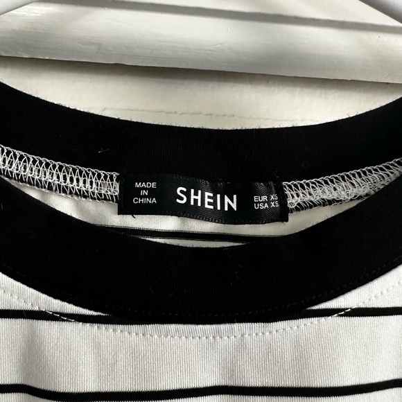 Striped black and white loose tee with pocket - Picture 2 of 2